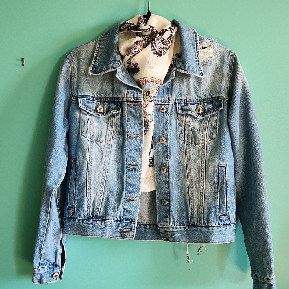 Forever 21 Los Angeles Distressed Blue Jean Jacket Size S